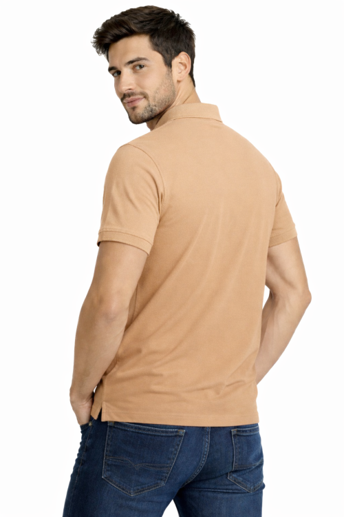 Koszulka polo męska krótki rękaw beżowa widok z tyłu.png