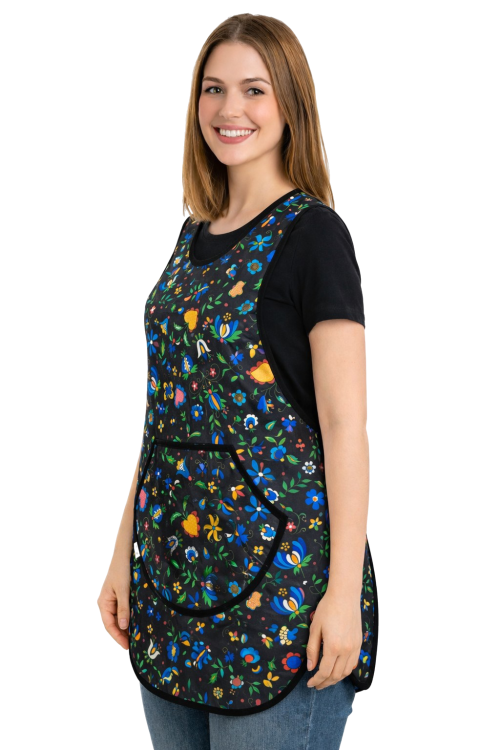 Fartuszek-kuchenny-we-wzory-folkor-kolorowe-kwiaty-motyle-na-ciemnym-tle-widok-z-boku.png