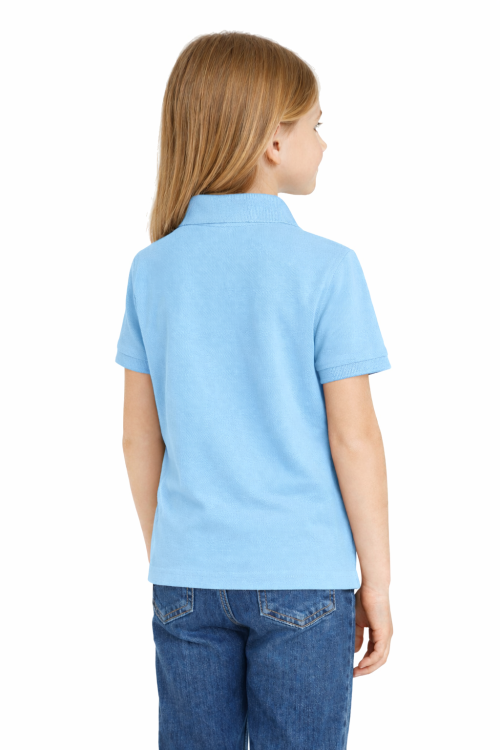 Koszulka polo dziecięca dla chłopca i dziewczynki w wieku 3-14 lat niebieska widok z tyłu dziewczynka.png