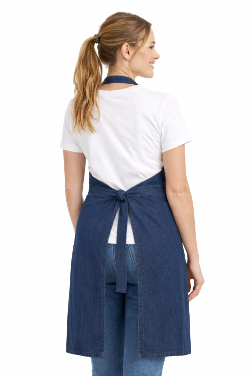 Fartuszek zapaska z karczkiem i kiesznią wiazany w pasie kolor jeansowy widok z tyłu.png