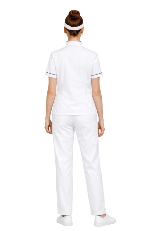 kucharski uniform zapinany na zatrzaski w kolorze białym  z granatową lamówką i krótkim rekawem.png